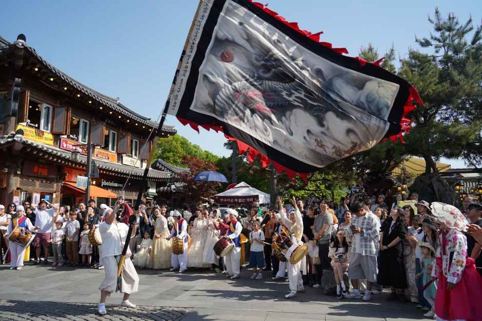 전주한옥마을 전통연희 퍼레이드-노상놀이야 TourAPI 행사 안내 이미지